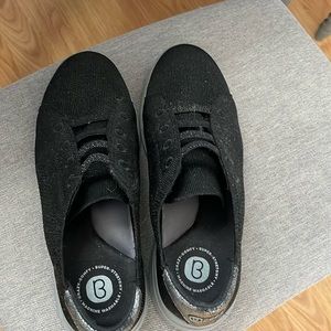 Women’s Bzees Size 6.5 Sneakers NWOT Black Metallic